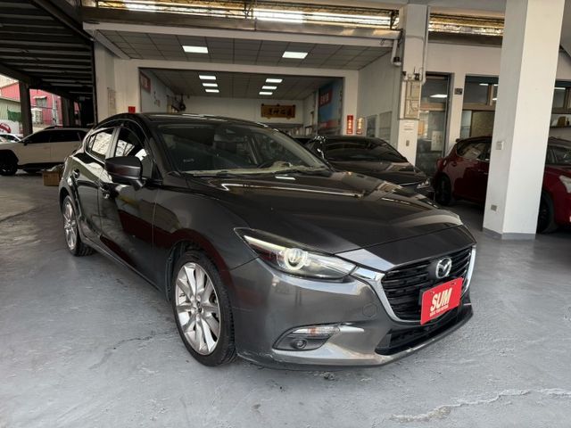 2018年馬3 頂級旗艦版 質感內裝 操控好 配備滿 認證車 抬頭顯示器/換檔快撥 里程保證  第2張相片