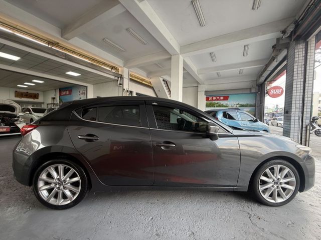 2018年馬3 頂級旗艦版 質感內裝 操控好 配備滿 認證車 抬頭顯示器/換檔快撥 里程保證  第5張相片