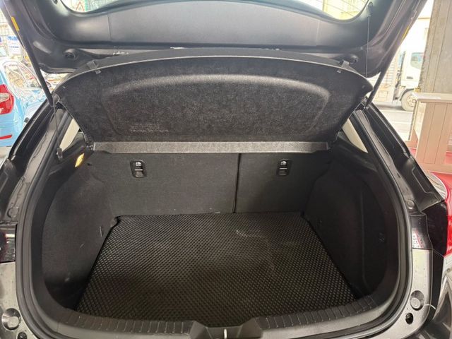 2018年馬3 頂級旗艦版 質感內裝 操控好 配備滿 認證車 抬頭顯示器/換檔快撥 里程保證  第14張相片