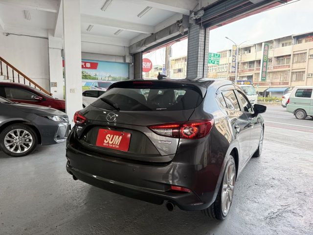 2018年馬3 頂級旗艦版 質感內裝 操控好 配備滿 認證車 抬頭顯示器/換檔快撥 里程保證  第15張相片