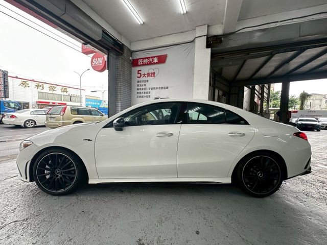 2023年CLA35 AMG2.0 4WD 潮流轎跑 認證車 原鈑件 AMG麂皮方向盤/19吋夜色鋁圈/空力套件  第6張相片