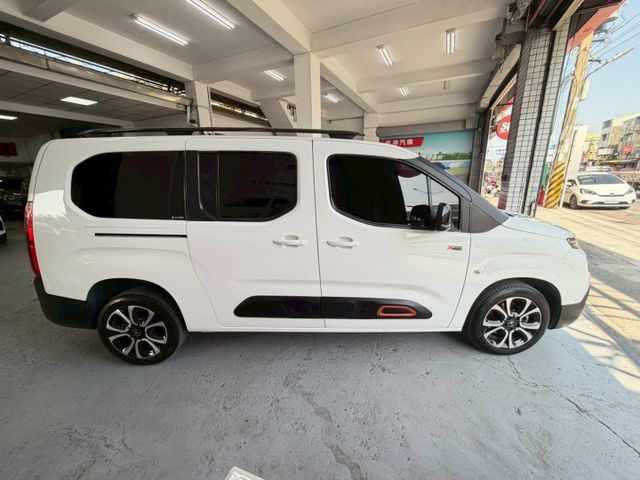 2022年BERLINGO 柴油XTR版  法式風格MPV 寬敞七人座 座椅靈活變化 家庭出遊或露營、通勤最佳車款  第5張相片