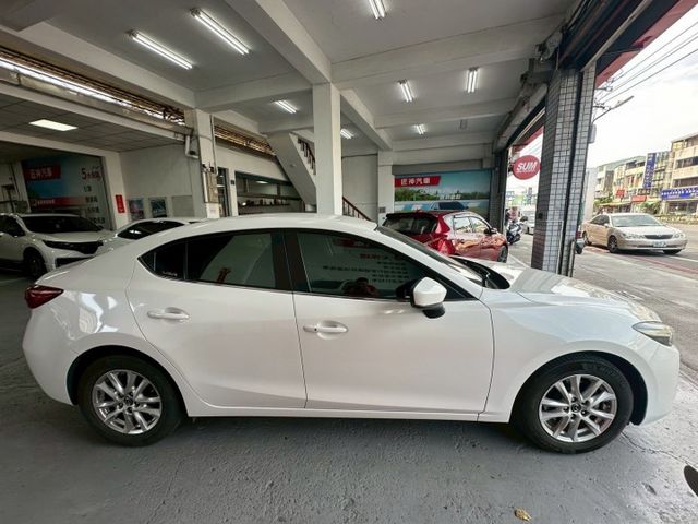 2018年MAZDA 3 尊榮進化版 日系動感房車代表 高CP值進口質感房車 免KEY/定速 認證車  第5張相片