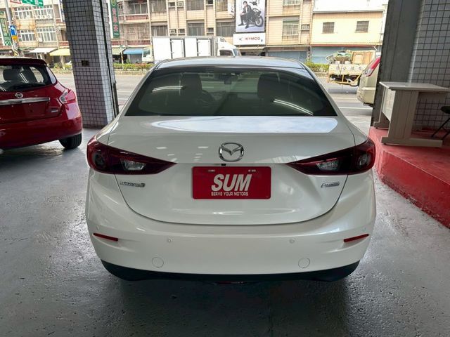 2018年MAZDA 3 尊榮進化版 日系動感房車代表 高CP值進口質感房車 免KEY/定速 認證車  第16張相片
