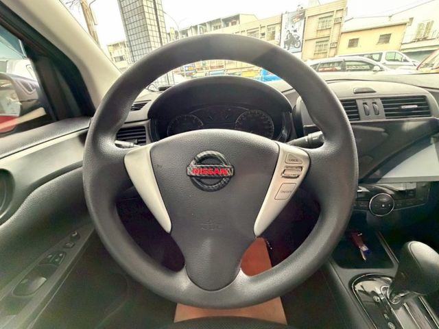 2013年TIIDA 豪華版 實用首選代步車 高CP值掀背車 免KEY/倒車雷達/衛星導航 認證車  第8張相片