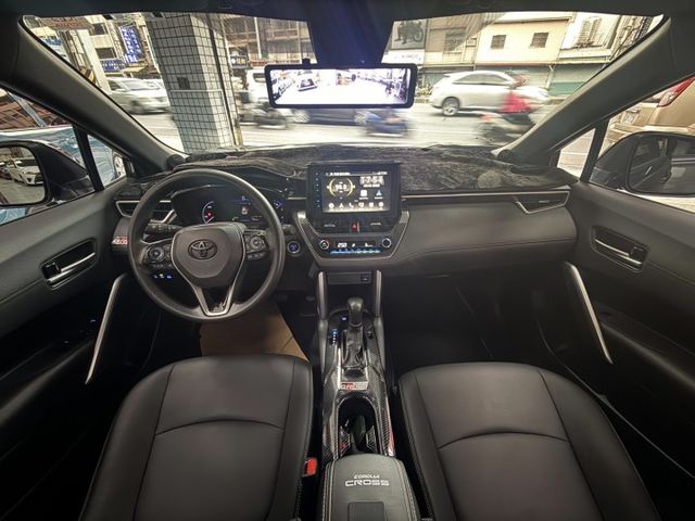 2023年Corolla Cross 油電尊爵版 升級GR套件 主動安全配備齊全 實跑8萬公里 里程保證 認證車  第11張相片