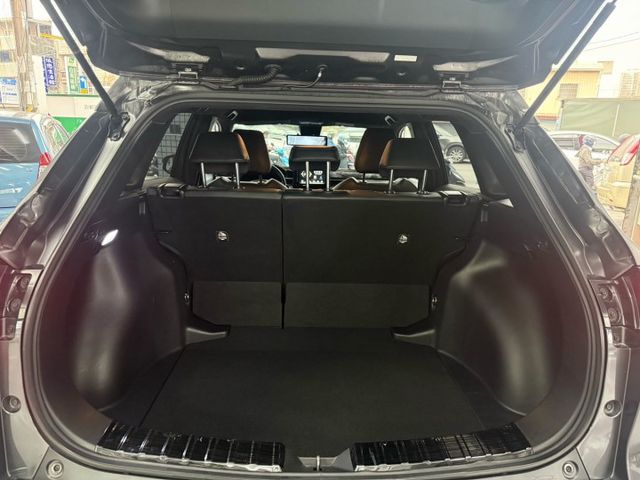 2023年Corolla Cross 油電尊爵版 升級GR套件 主動安全配備齊全 實跑8萬公里 里程保證 認證車  第16張相片