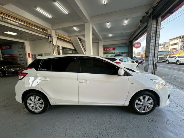 2017年YARIS 經典版 省油實用小資首選 車身小巧靈活 市區穿梭方便 保養便宜 保值度高 認證車  第5張相片