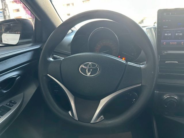 2017年YARIS 經典版 省油實用小資首選 車身小巧靈活 市區穿梭方便 保養便宜 保值度高 認證車  第9張相片