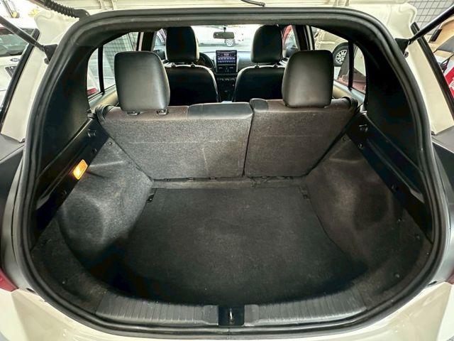 2017年YARIS 經典版 省油實用小資首選 車身小巧靈活 市區穿梭方便 保養便宜 保值度高 認證車  第14張相片