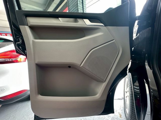 2017年T6 Caravelle 2.0柴油TDI 豪華商務8人座 動力充沛 乘坐舒適 安全感十足 認證車 里程保證  第12張相片