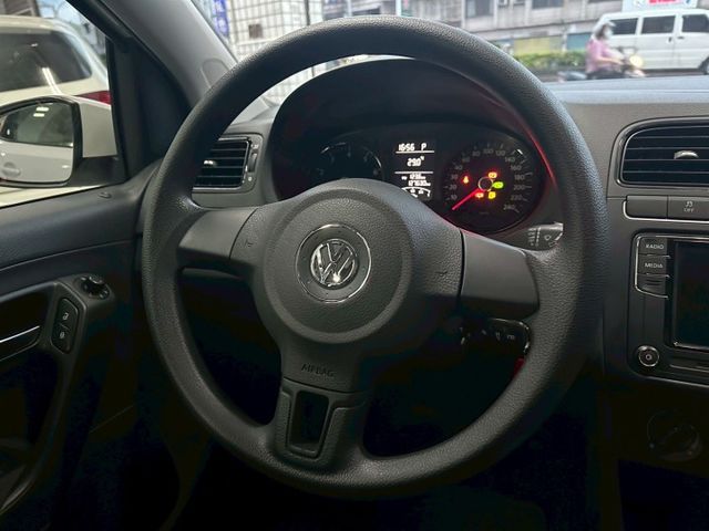 2012年POLO 1.4掀背歐風小鋼炮 小巧車身好停車 空間靈活 安全備配齊全 里程保證 認證車  第9張相片