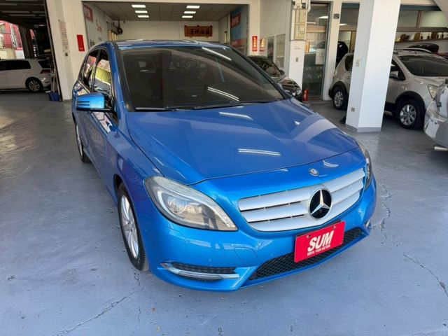 2013年M-Benz B180 總代理 高CP值進口小車 專用安卓機+360環景  雙系統Carplay 認證車  第2張相片