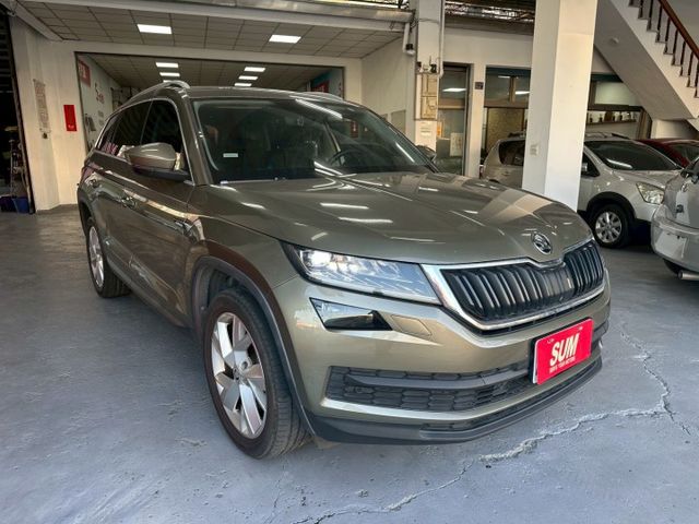 2017年SKODA Kodiaq TSI版 歐系七人座休旅 認證車 原鈑件 全景天窗/360環景 認證車  第2張相片