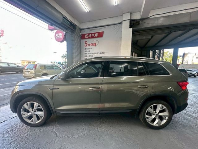 2017年SKODA Kodiaq TSI版 歐系七人座休旅 認證車 原鈑件 全景天窗/360環景 認證車  第6張相片