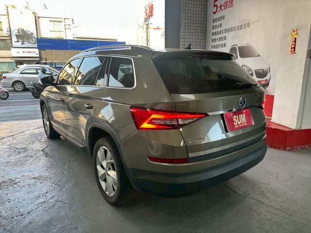 2017年SKODA Kodiaq TSI版 歐系七人座休旅 認證車 原鈑件 全景天窗/360環景 認證車  第16張相片
