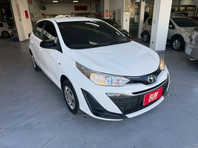 2022年YARIS 雅致版 市區代步小車 省油省稅好停車 新手首購族首選車 認證車 CarPlay 導航 倒車影像  第2張相片