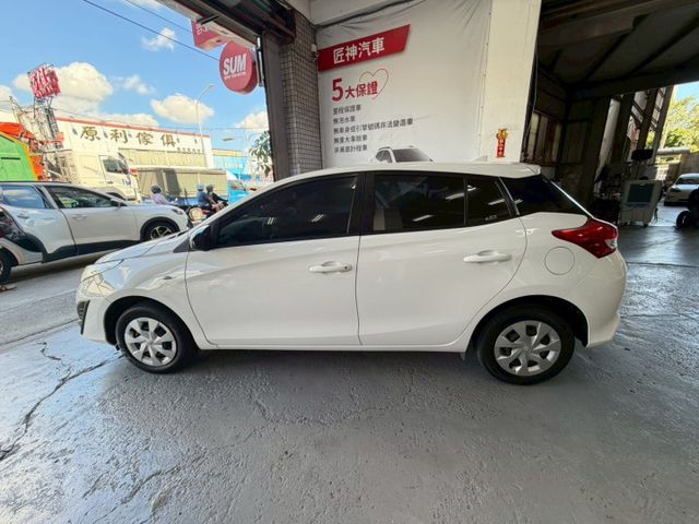 2022年YARIS 雅致版 市區代步小車 省油省稅好停車 新手首購族首選車 認證車 CarPlay 導航 倒車影像  第6張相片