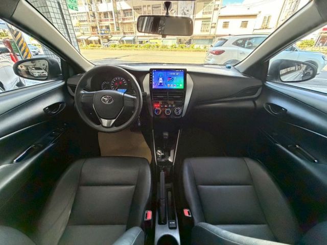 2022年YARIS 雅致版 市區代步小車 省油省稅好停車 新手首購族首選車 認證車 CarPlay 導航 倒車影像  第9張相片