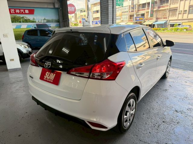 2022年YARIS 雅致版 市區代步小車 省油省稅好停車 新手首購族首選車 認證車 CarPlay 導航 倒車影像  第15張相片
