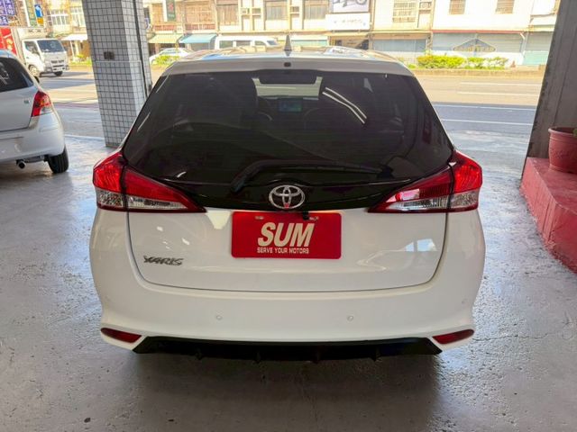 2022年YARIS 雅致版 市區代步小車 省油省稅好停車 新手首購族首選車 認證車 CarPlay 導航 倒車影像  第16張相片