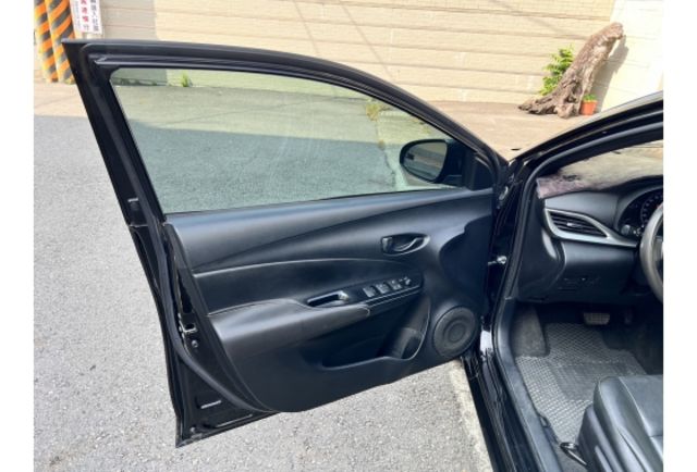 Toyota YARIS  第3張相片