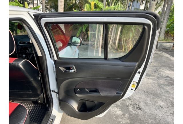 Suzuki SWIFT  第12張相片