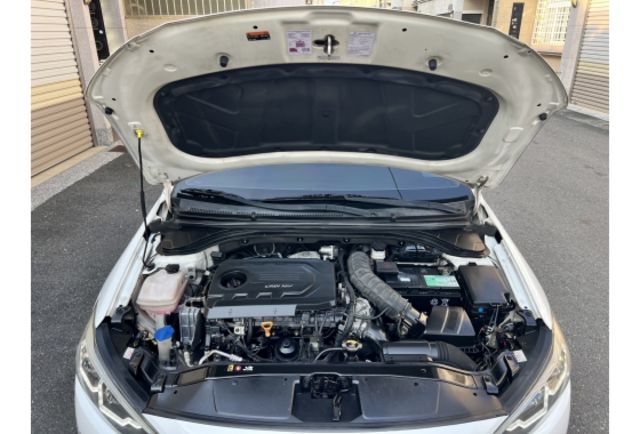 Hyundai ELANTRA  第3張相片