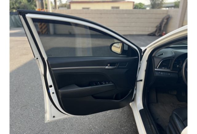 Hyundai ELANTRA  第4張相片