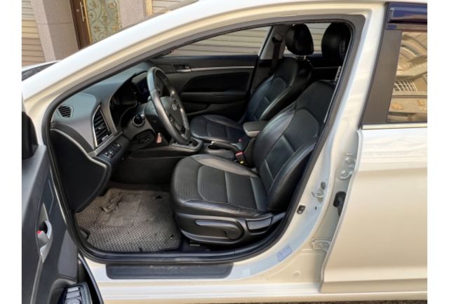 Hyundai ELANTRA  第5張相片