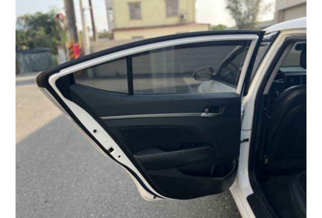 Hyundai ELANTRA  第6張相片
