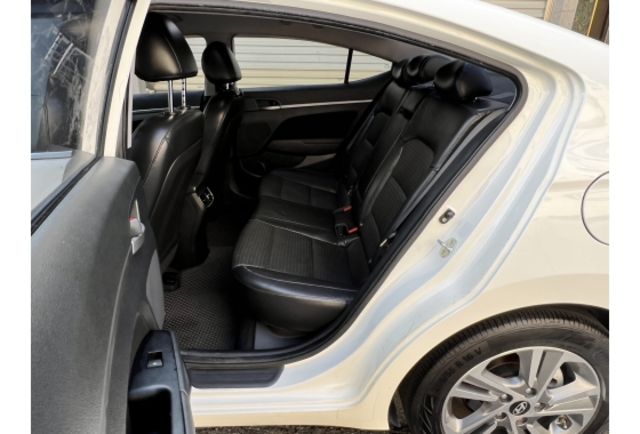 Hyundai ELANTRA  第7張相片