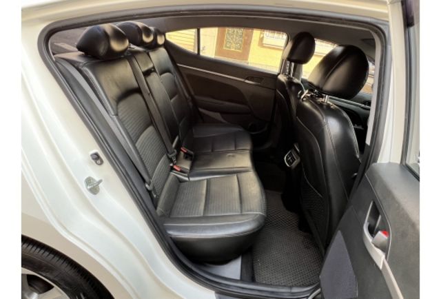 Hyundai ELANTRA  第11張相片