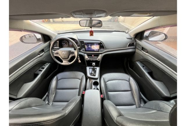 Hyundai ELANTRA  第12張相片
