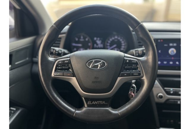 Hyundai ELANTRA  第14張相片