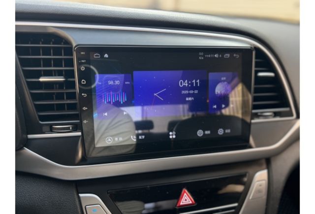 Hyundai ELANTRA  第15張相片