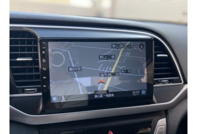 Hyundai ELANTRA  第16張相片