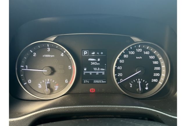 Hyundai ELANTRA  第18張相片