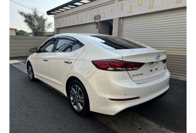 Hyundai ELANTRA  第21張相片