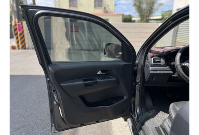 Volkswagen AMAROK 3.0 TDI  第7張相片