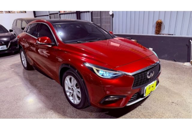 2016 Infiniti Q30 1.6 深紅色 小型家庭房車  第1張相片