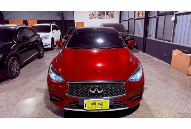 2016 Infiniti Q30 1.6 深紅色 小型家庭房車  第2張相片