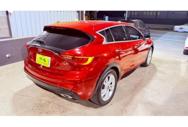 2016 Infiniti Q30 1.6 深紅色 小型家庭房車  第6張相片