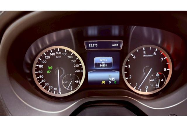 2016 Infiniti Q30 1.6 深紅色 小型家庭房車  第13張相片