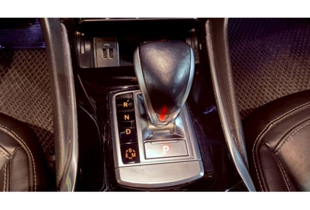 2016 Infiniti Q30 1.6 深紅色 小型家庭房車  第18張相片