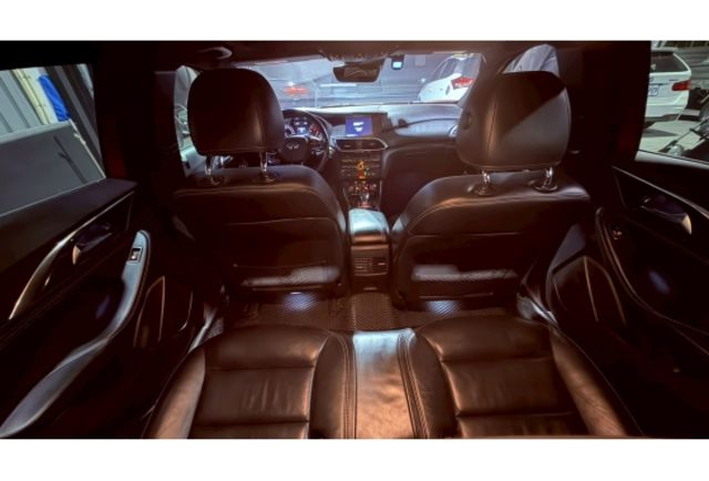 2016 Infiniti Q30 1.6 深紅色 小型家庭房車  第20張相片