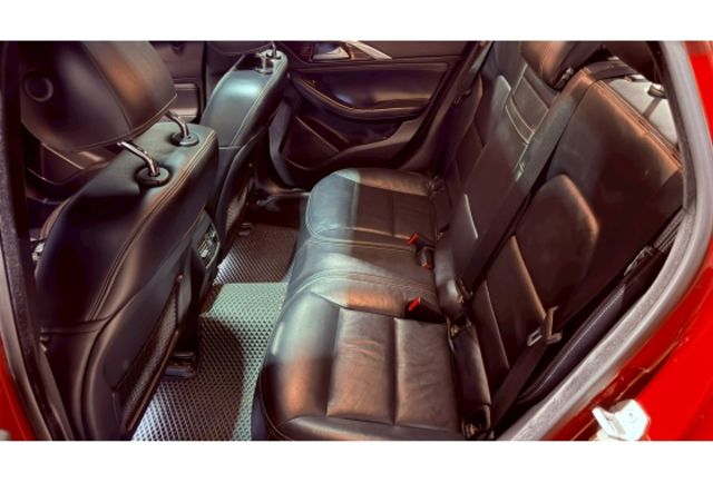 2016 Infiniti Q30 1.6 深紅色 小型家庭房車  第22張相片