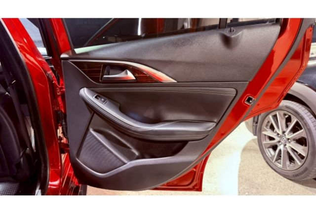 2016 Infiniti Q30 1.6 深紅色 小型家庭房車  第24張相片