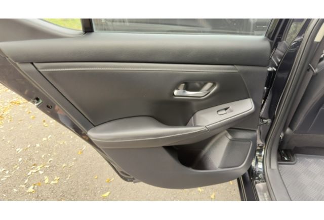 Nissan  2022 Sentra  1.6旗艦版 黑色  第6張相片