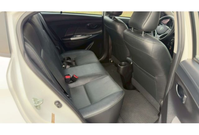 2017 Toyota Vios 1.5 國產經典白  第7張相片